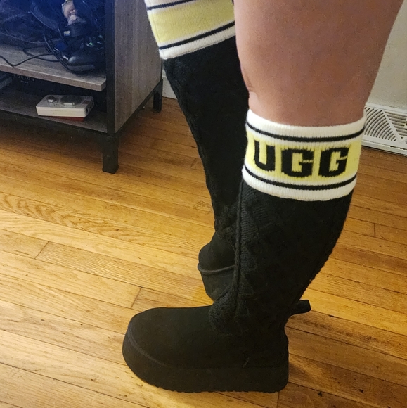 UGG Classic Sweater Letter - Picture 5 of 5